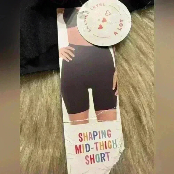 Assets shaping mid-thigh shorts NWT size XL - Picture 3 of 4